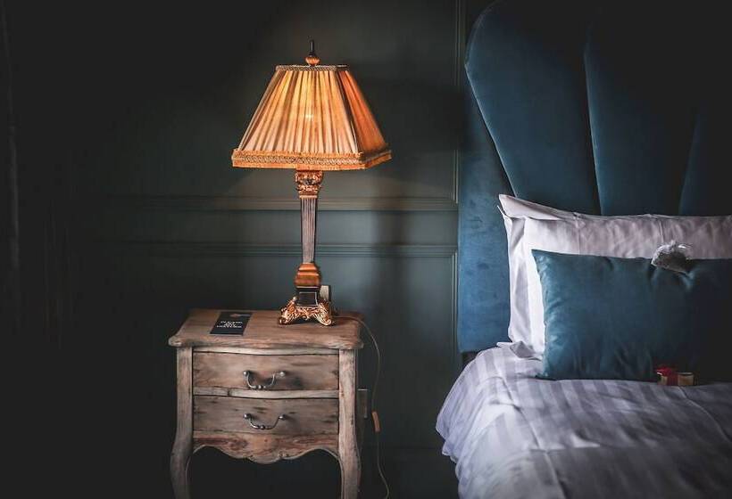 בית מלון כפרי Le Petit Chateau & William De Percy