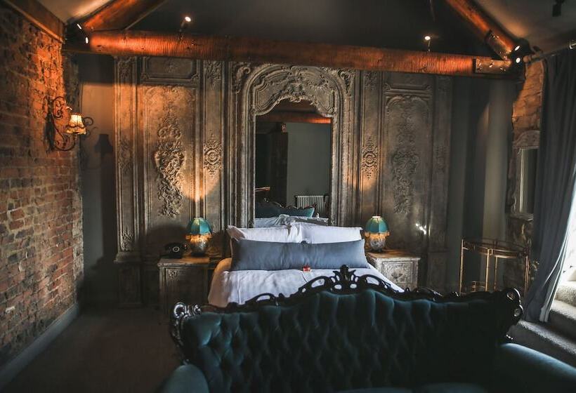 בית מלון כפרי Le Petit Chateau & William De Percy