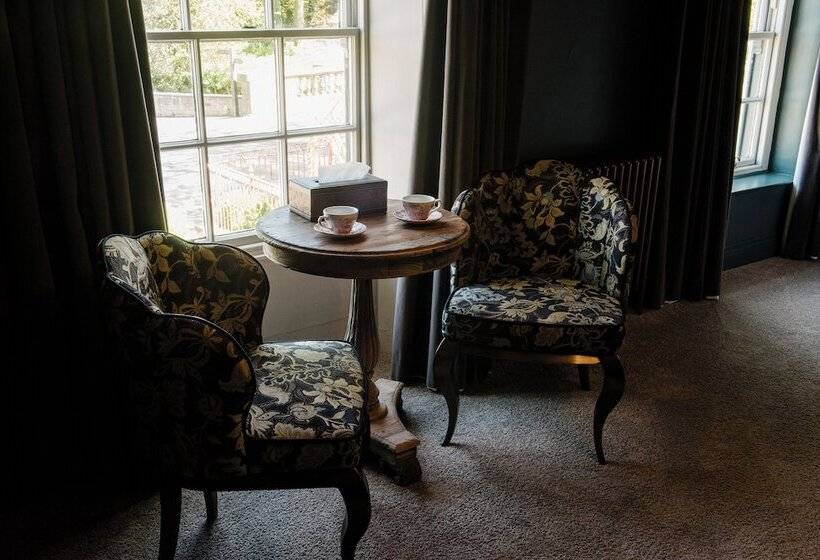 בית מלון כפרי Le Petit Chateau & William De Percy