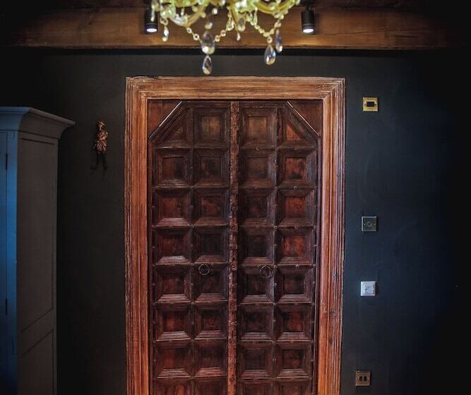 בית מלון כפרי Le Petit Chateau & William De Percy