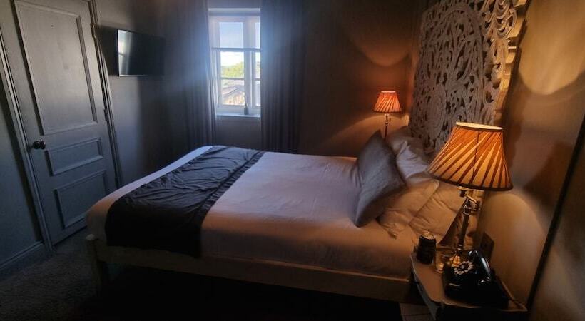 בית מלון כפרי Le Petit Chateau & William De Percy