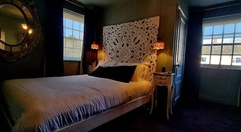 בית מלון כפרי Le Petit Chateau & William De Percy