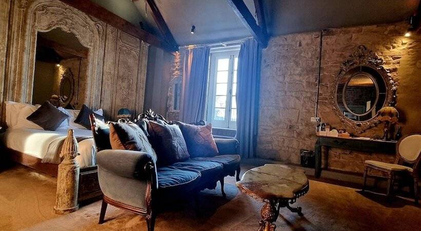 בית מלון כפרי Le Petit Chateau & William De Percy