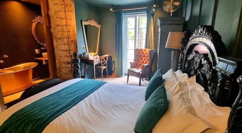 בית מלון כפרי Le Petit Chateau & William De Percy