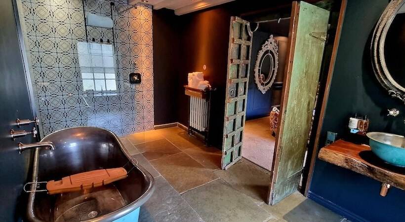 בית מלון כפרי Le Petit Chateau & William De Percy