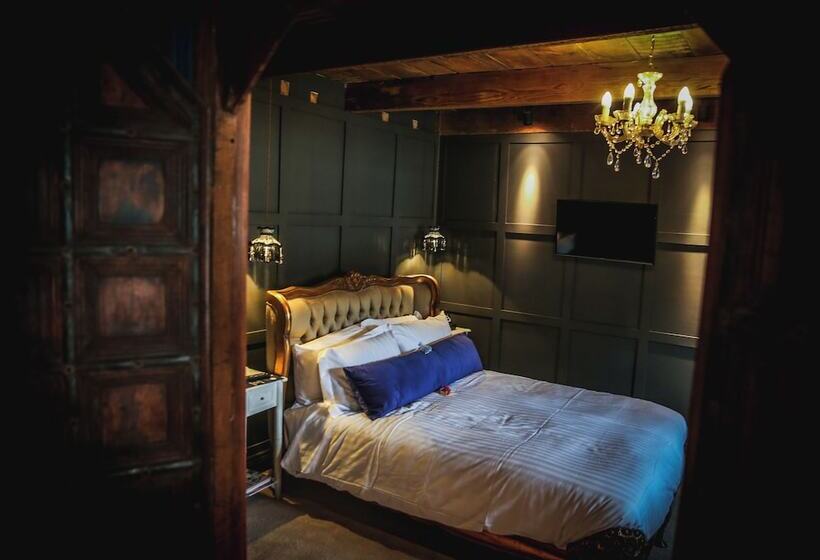 בית מלון כפרי Le Petit Chateau & William De Percy