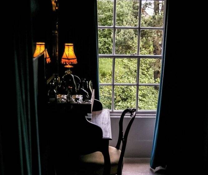 בית מלון כפרי Le Petit Chateau & William De Percy