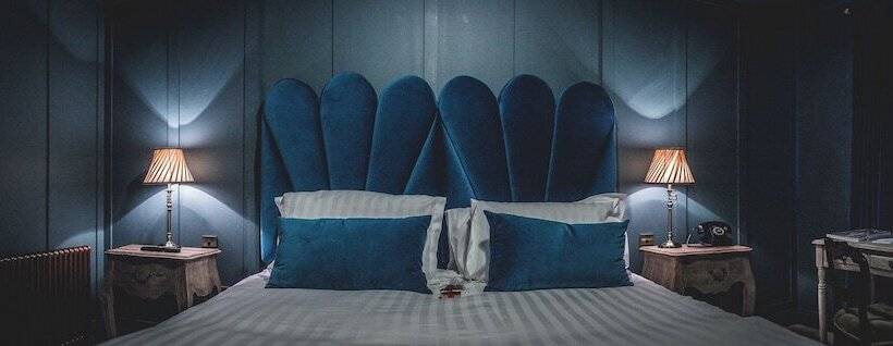 בית מלון כפרי Le Petit Chateau & William De Percy