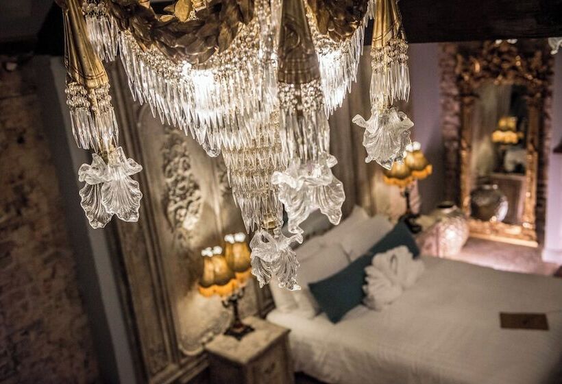 בית מלון כפרי Le Petit Chateau & William De Percy