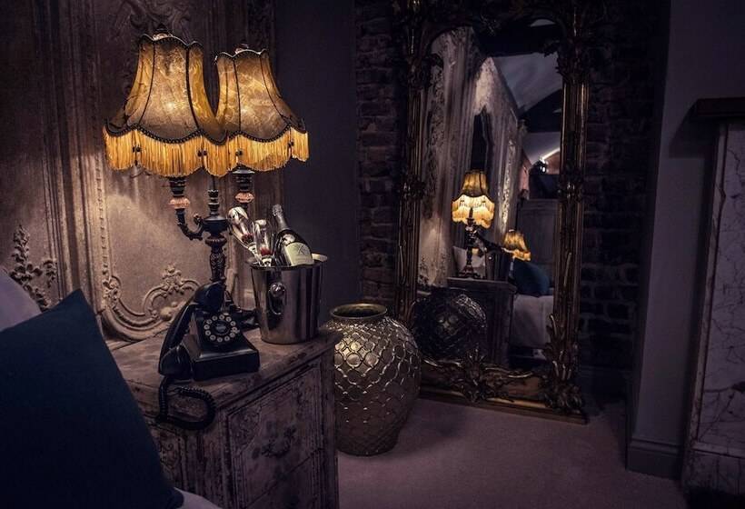 בית מלון כפרי Le Petit Chateau & William De Percy