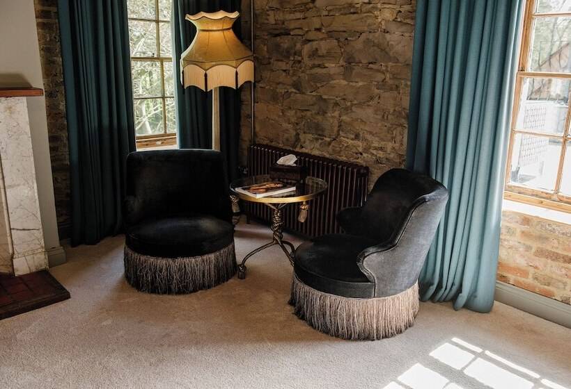 בית מלון כפרי Le Petit Chateau & William De Percy