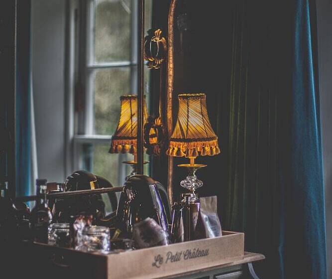 בית מלון כפרי Le Petit Chateau & William De Percy