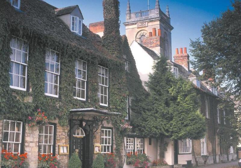 فندق Macdonald Bear