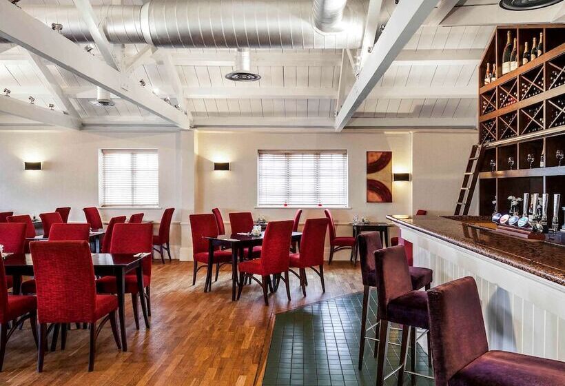 ホテル Mercure St Albans Noke