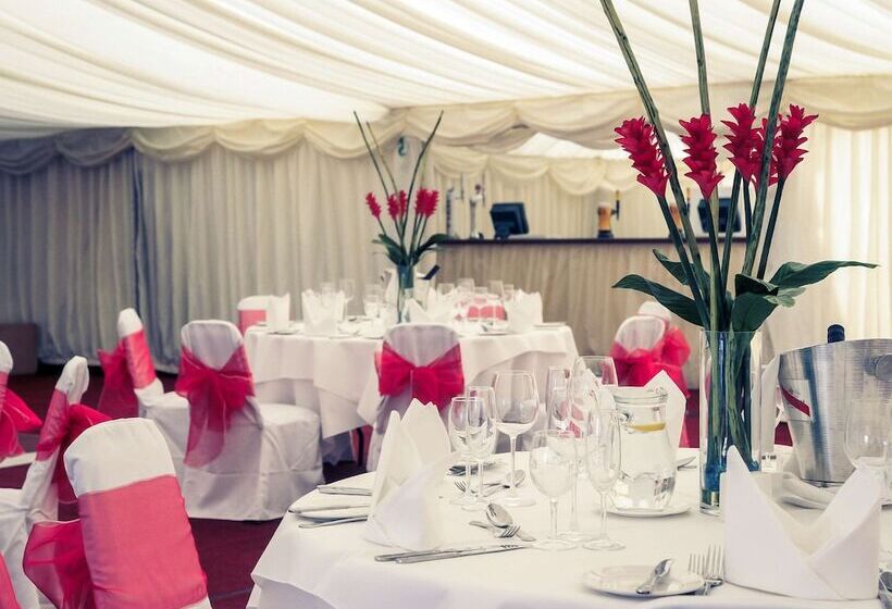 ホテル Mercure St Albans Noke