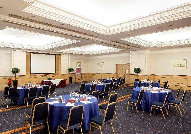 Отель Mercure York Fairfield Manor