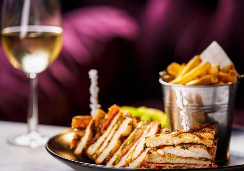 Отель Mercure York Fairfield Manor