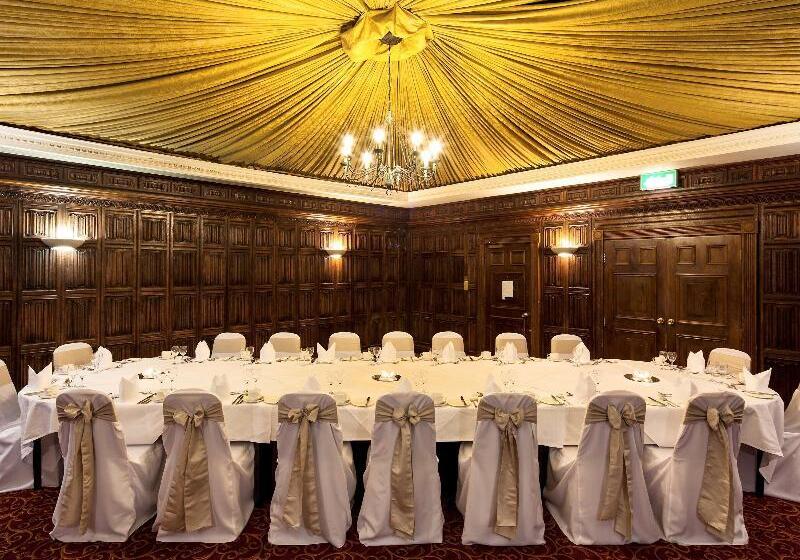 Отель Mercure York Fairfield Manor