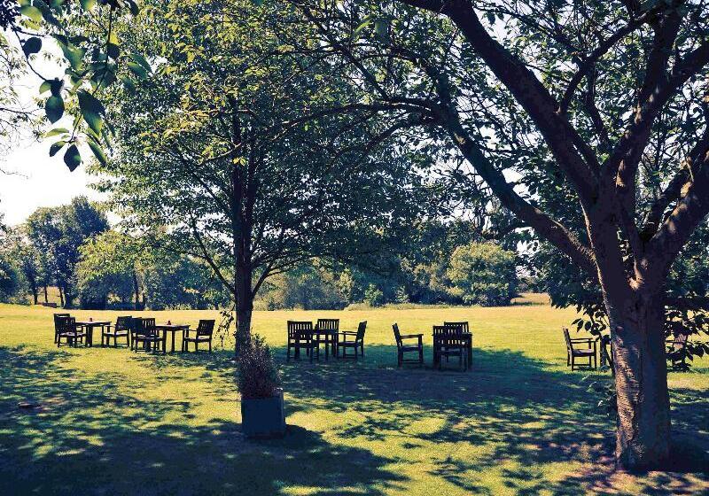 Отель Mercure York Fairfield Manor