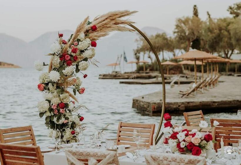 Minos Beach Art Hotel, A Member Of Design Hotels