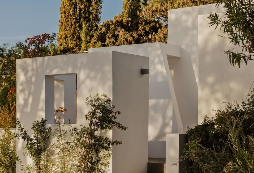 Minos Beach Art Hotel, A Member Of Design Hotels
