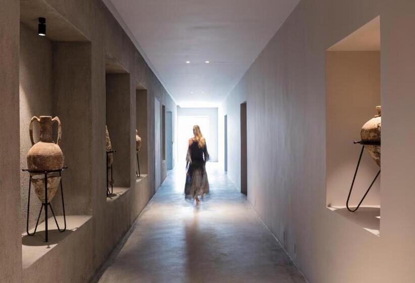 Minos Beach Art Hotel, A Member Of Design Hotels