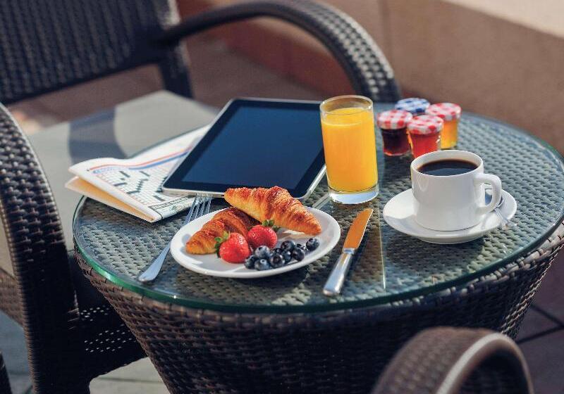 Mövenpick Ambassador Hotel Accra