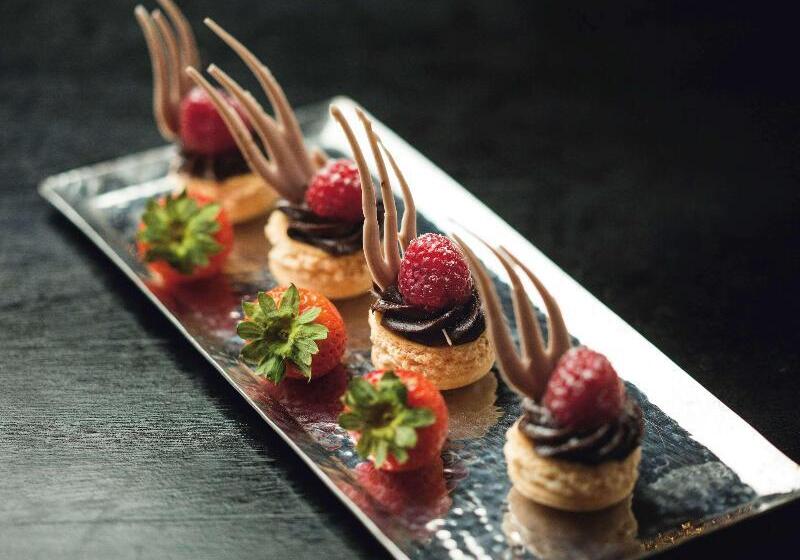 Mövenpick Ambassador Hotel Accra