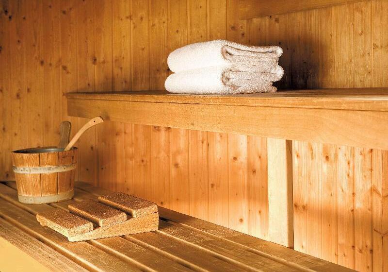 Mövenpick Ambassador Hotel Accra