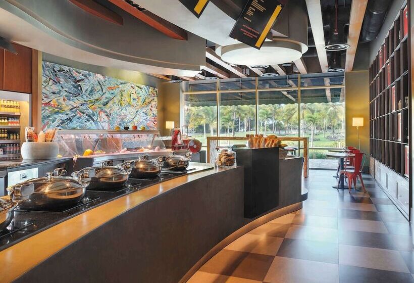 Mövenpick Ambassador Hotel Accra