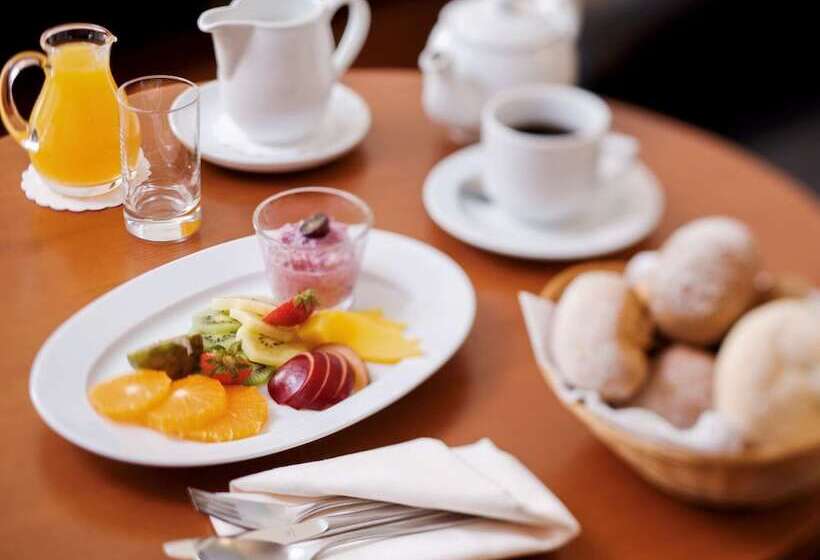 Mövenpick Ambassador Hotel Accra