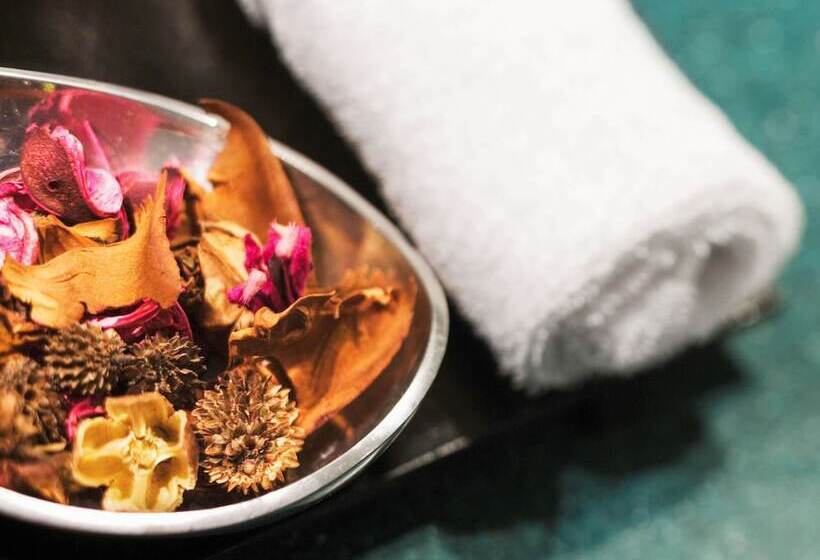 Mövenpick Ambassador Hotel Accra