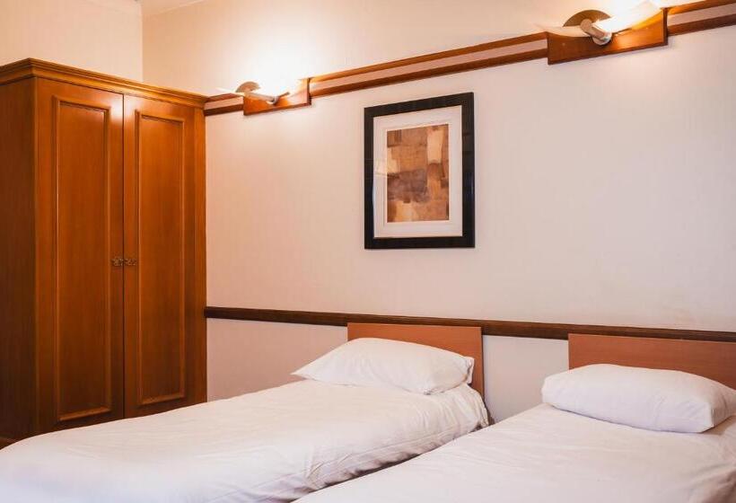 North Lakes Hotel And Spa