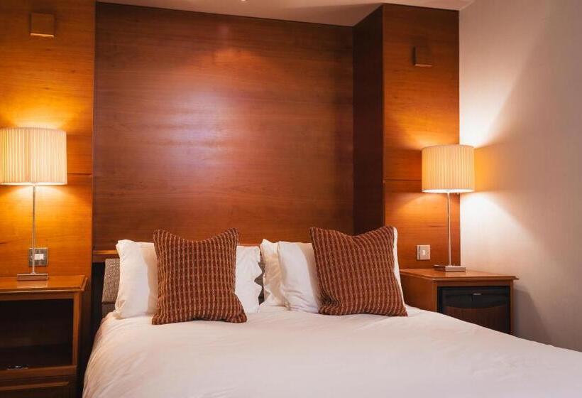 North Lakes Hotel And Spa