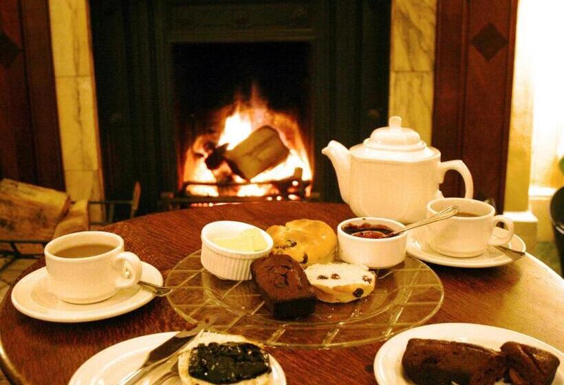 ホテル Pen Y Dyffryn Country