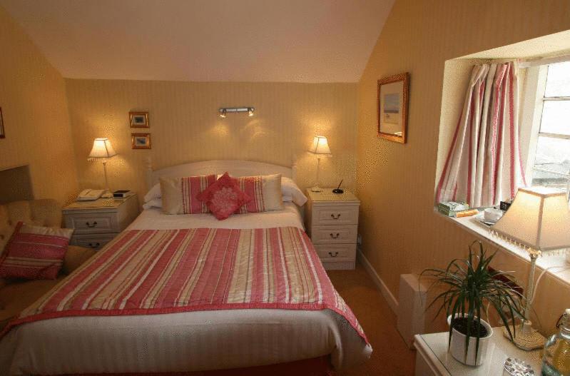 ホテル Pen Y Dyffryn Country