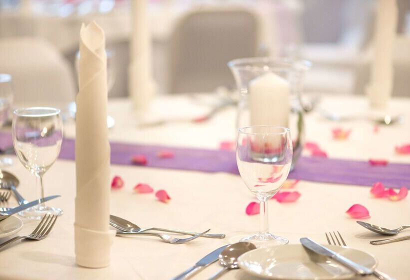 בית מלון כפרי Best Western Red Lion