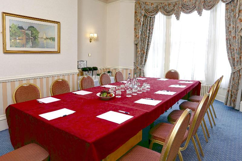 ホテル Royal Clifton