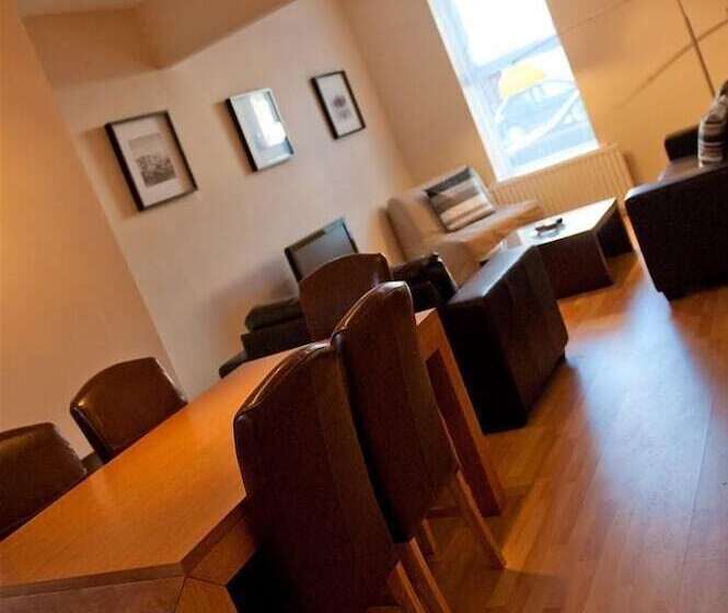 호텔 Strangford Arms