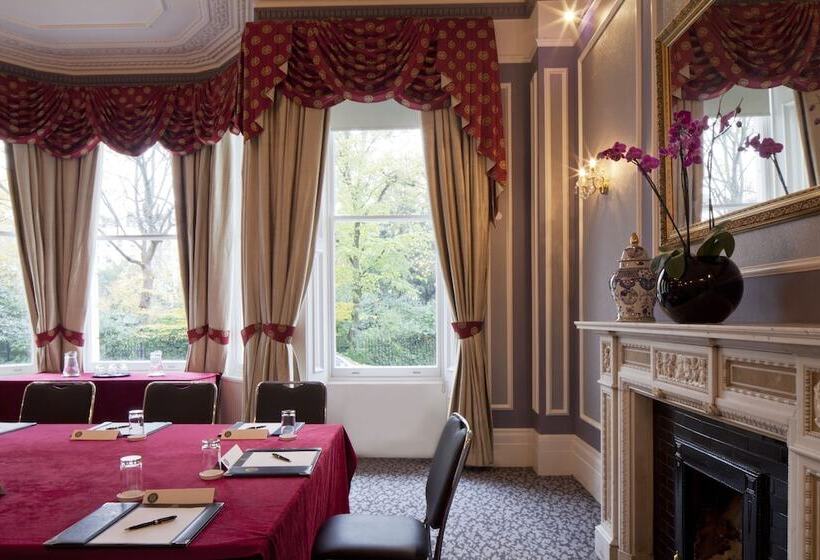 Отель Gem Strathmore