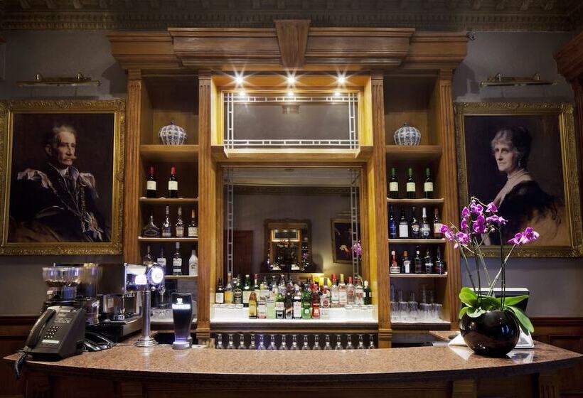 Отель Gem Strathmore