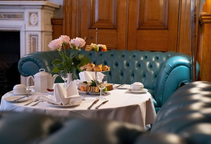 Отель Gem Strathmore