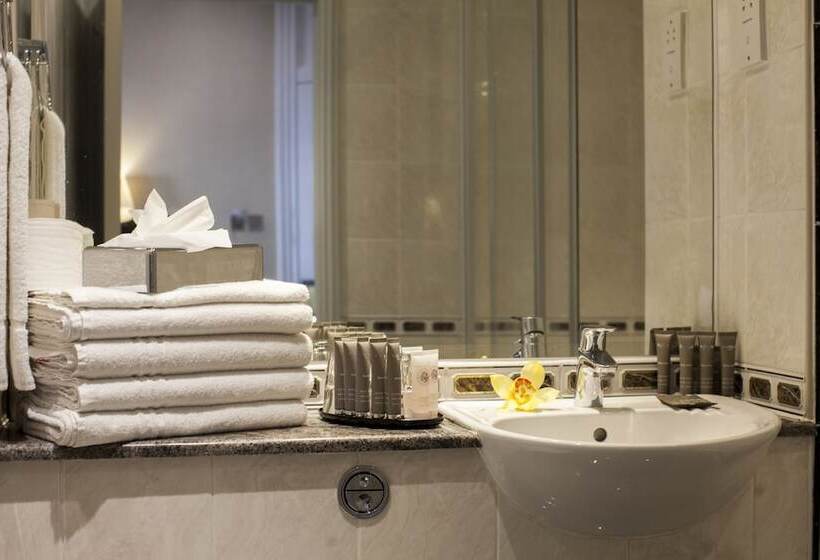 Отель Gem Strathmore