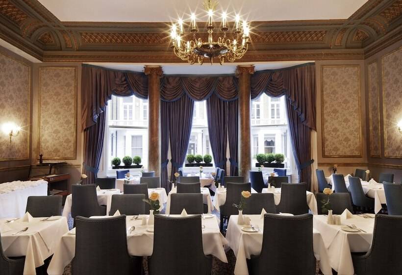 Отель Gem Strathmore