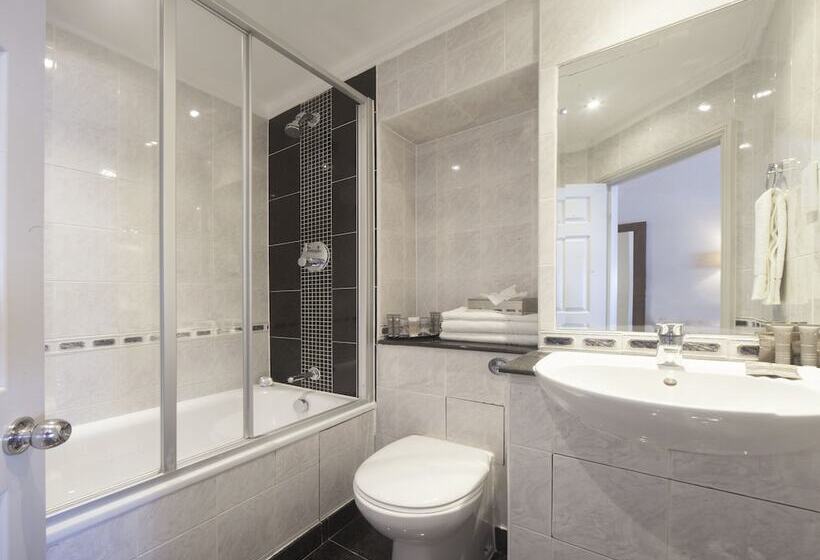 Отель Gem Strathmore