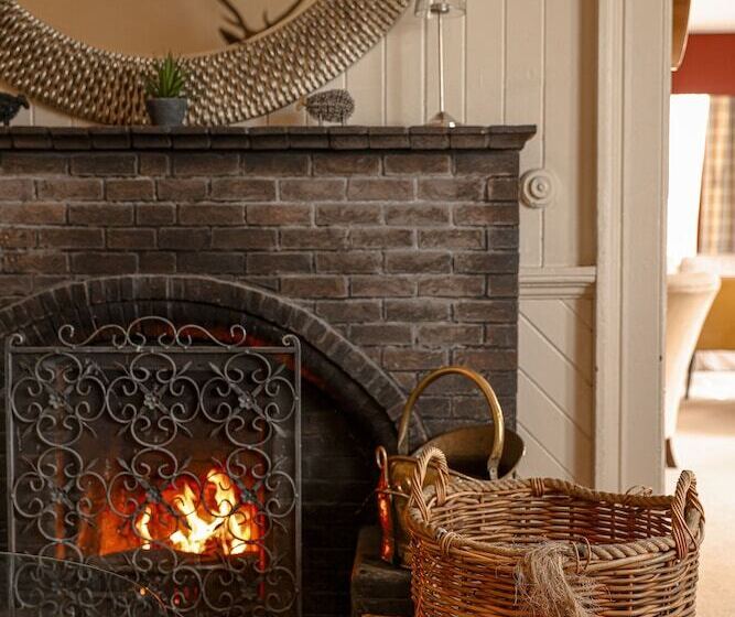 The Airds Hotel And Restaurant