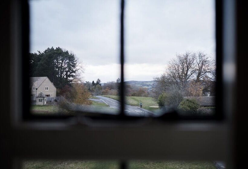 ホテル The Bear Of Rodborough