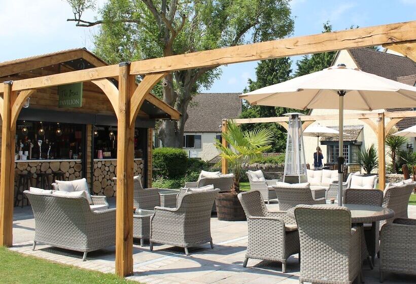 ホテル The Bear Of Rodborough