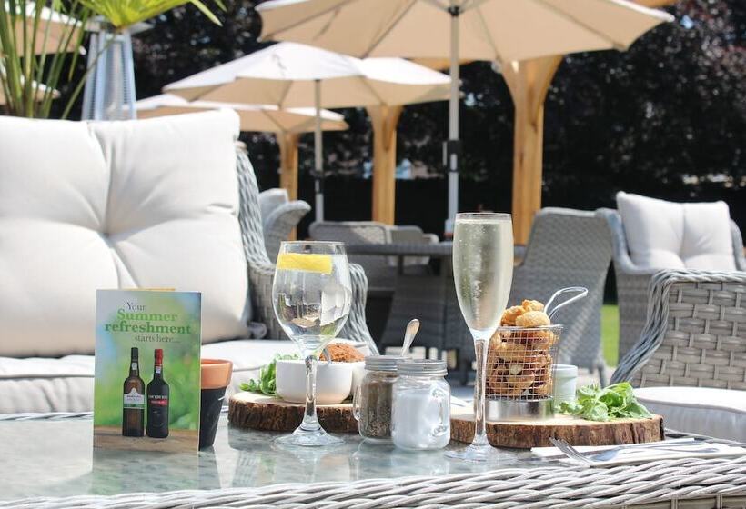 ホテル The Bear Of Rodborough