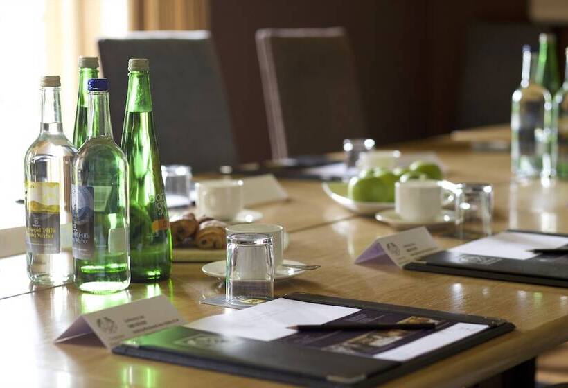 ホテル The Bear Of Rodborough